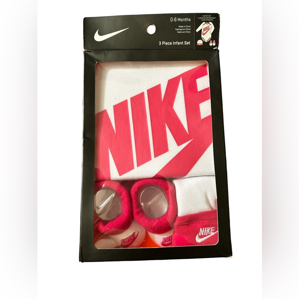 NWT- Nike Baby Girl 3 piece outfit
